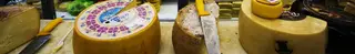 A exclusividade do queijo São Jorge é traduzida não só nos métodos de produção artesanais como no preço, que pode chegar a €125 por queijo