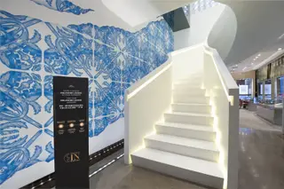 Na loja da avenida da Liberdade, os clientes são encaminhados para os serviços de relógios usados, no primeiro andar. Os restantes cinco pontos de venda Boutique dos Relógios Plus têm apenas o negócio de avaliação e compra de relógios de particulares
