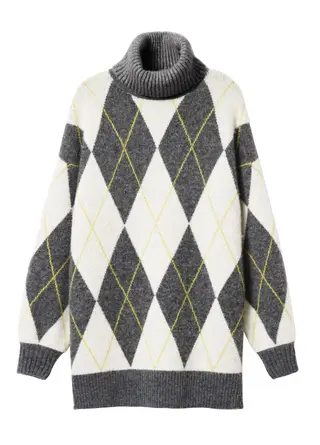 A colaboração com a H&M não inclui malhas de caxemira, mas reinterpreta a tradicional camisola de losangulos (€29,99)