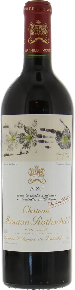 O Château Mouton Rotschild 2005 (tinto de Bordéus) é o vinho mais caro e está disponível para levar para casa (€899 a garrafa de um litro) ou para degustar a copo (€175) no wine bar