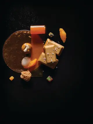 Os segredos da famosa Barra de Ouro, uma terrina de foie gras em forma de lingote, encontram-se na página 80