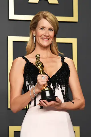 Laura Dern com vestido Armani Privé e o conjunto de joias Niwaka, em ouro branco e diamantes, que a marca avalia em cerca de 300 mil dólares (€276 mil)