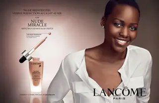 Ao escolher Lupita Nyong’o, a Lancôme contrabalança as críticas recorrentes às marcas de beleza, por escolherem modelos e atrizes de origem africana mais claras e com feições ocidentalizadas