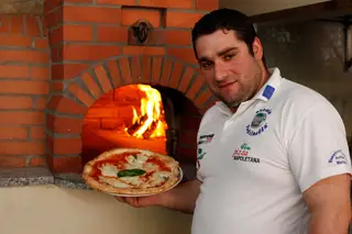 António Mezzero, da Pizzeria Pulcinella, é o presidente da seleção portuguesa de pizzaiolos