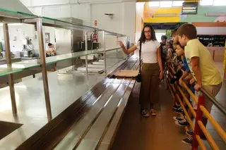 A madrinha Catarina apresenta o refeitório