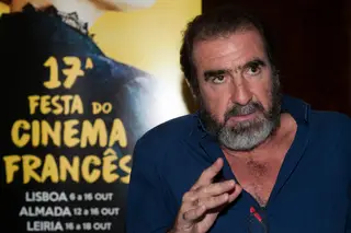 Cantona está envolvido no apoio aos refugiados que chegam à Europa, mas não gosta promover o seu lado solidário