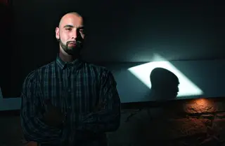 "Se eu não estiver, o carteiro deixa-me as encomendas no café", conta o designer André Henriques que trocou as Antas e a Baixa do Porto por Campanhã