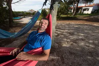 João Alves desistiu da gestão hoteleira, em restauração, para idealizar um hostel na Ericeira virado para a comunidade do surf