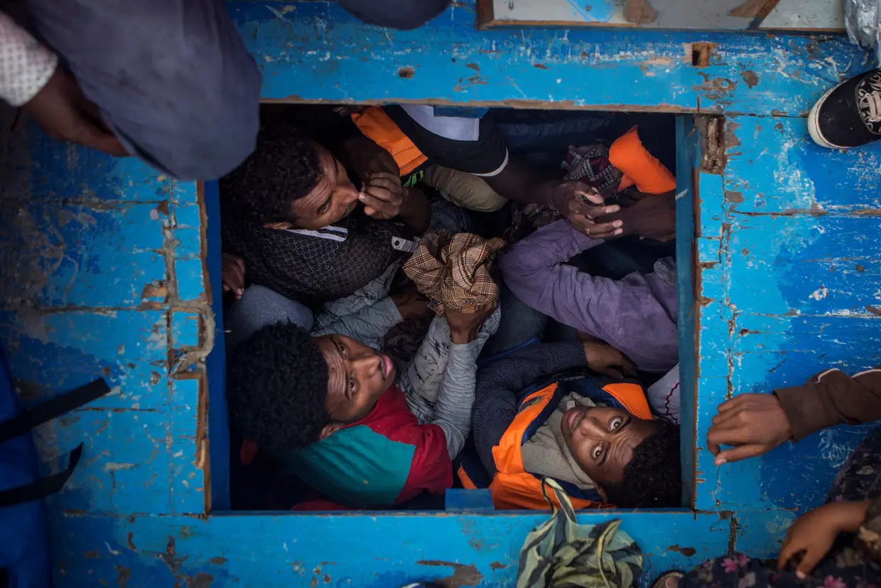 Terceiro classificado em Fotorreportagem de Notícias, por Mathieu Willcocks, do Reino Unido. Salvamento de centenas de migrantes (aproximandamente 540), maioritariamente da Eritreia, que tentavam atravessar o mediterrâneo numa traineira a abarrotar.