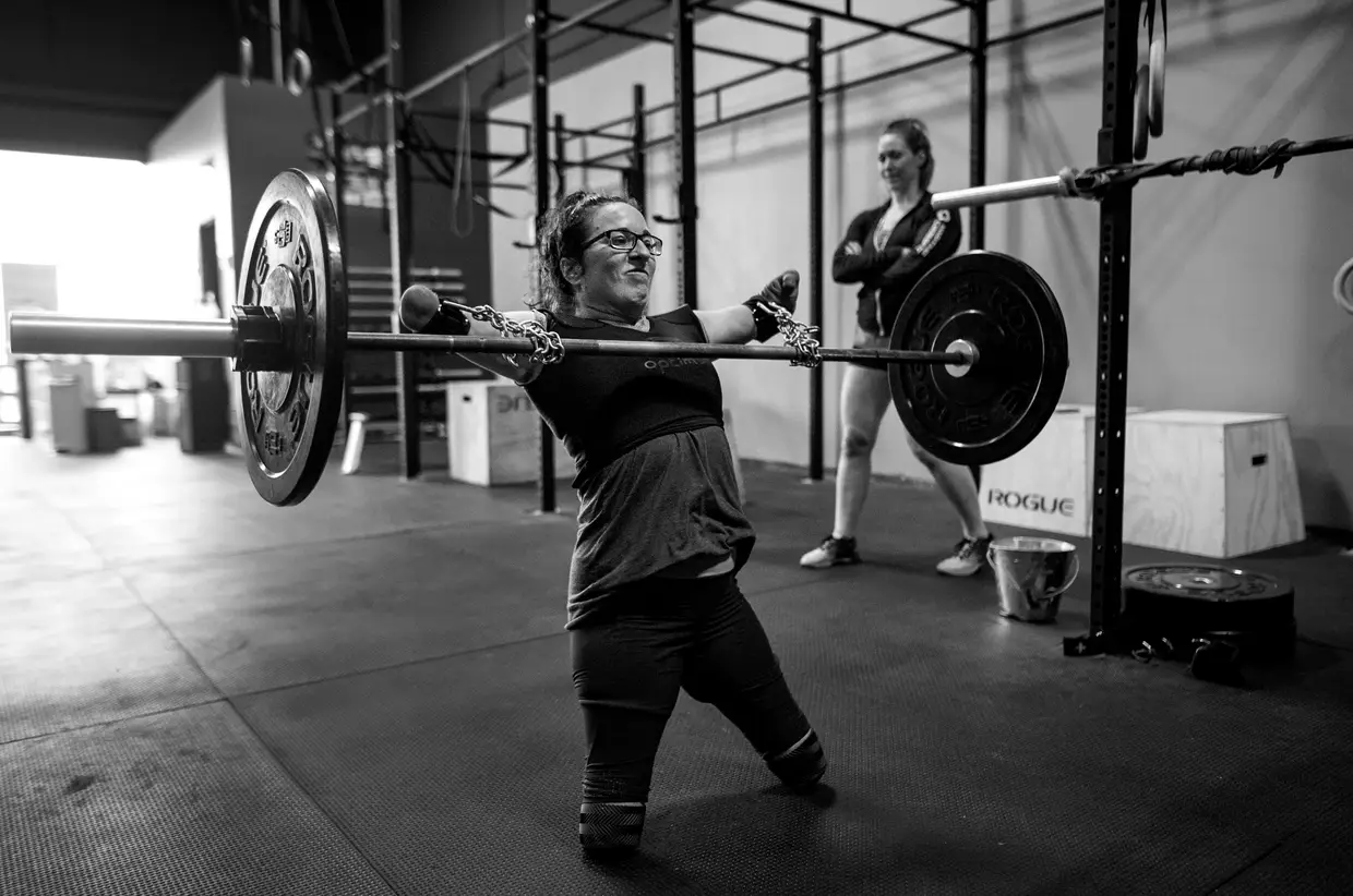 Terceiro lugar em Fotorreportagem em Desporto, por Darren Calabrese, do Canadá. Lidsay, de Halifax, Nova Escócia, nasceu sem pernas e braços, mas não há desporto que não pratique. Levanta pesos, pratica cross fit e até joga rugby.