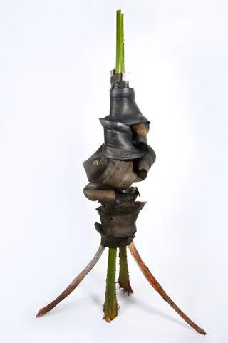 Supertrooper Tiptoe, de 2012, foi construido com ramos de Agave de palmeira, peneus e borracha