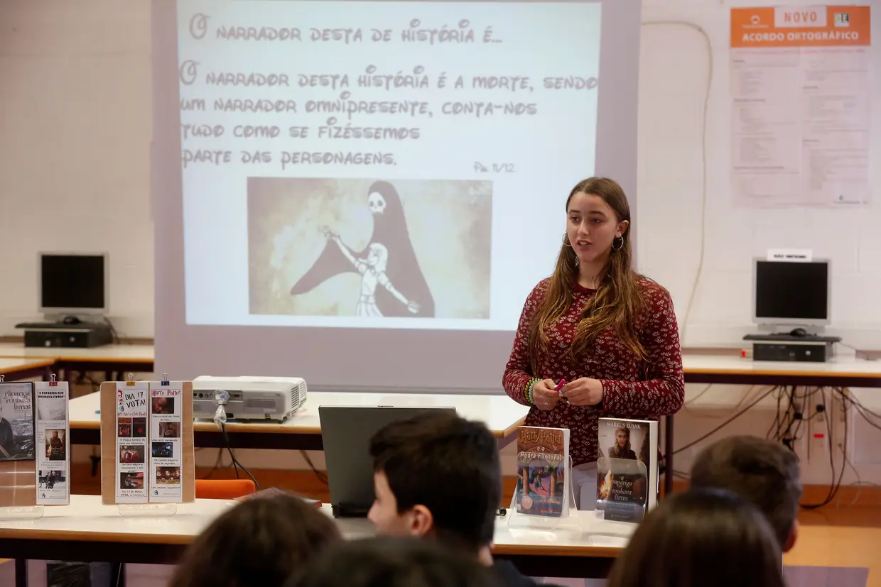 Beatriz apresenta o livro «A Rapariga que Roubava Livros»