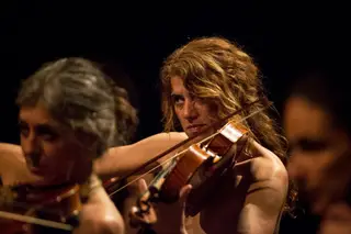 Tocar instrumentos de cordas será um dos desafios para as atrizes em Ensaio para uma Coreografia