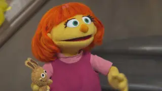 Julia é autista e será a nova personagem de Rua Sésamo, a partir de abril