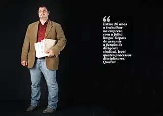 PAULO BORBA - O chefe de loja do Dia Portugal/Minipreço diz ser perseguido desde que se tornou dirigente do sindicato. Mas isso, garante, não o impede de lutar pelos direitos dos colegas, a começar pelos do seu supermercado. "A minha loja é das poucas que conheço que tem espaço de refeição. Nas outras? As pessoas comem na rua, no carro, no jardim, na casa de banho. Não ganham propriamente dinheiro suficiente para irem almoçar ao restaurante."