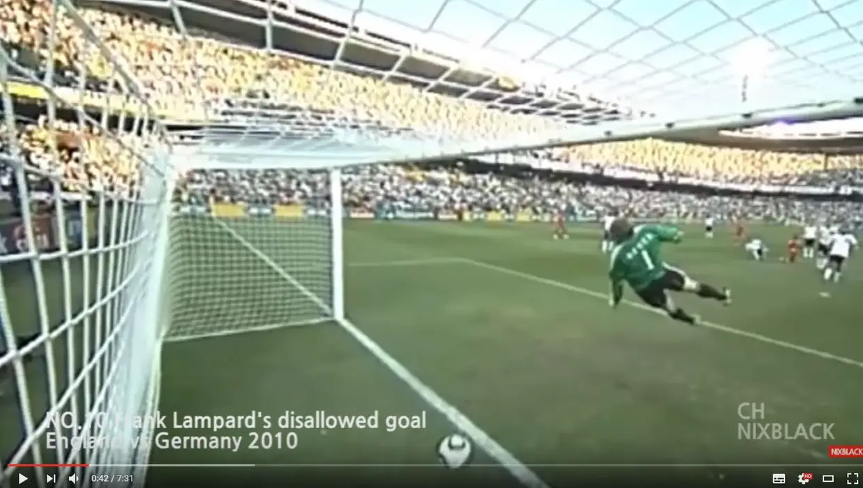 Lampard - Desta vez, no Mundial de 2010, o remate inglês é bem-sucedido. Só que não conta. Com o videoárbitro seria golo certo