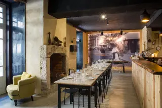 O Pesqueiro 25 é a réplica do restaurante com o mesmo nome, aberto há um ano em São Martinho do Porto. Todos os dias, ali chegam santolas, bruxas, sapateiras, lavagantes e muitos outros mariscos vivos, de origem nacional