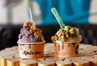 Açaí com ou sem granola, abacate, morango com manteiga de amendoim e pretzel, pistáchio de Bronte com avelã de Piemonte são os gelados mais recentes na Spirito Cupakes & Coffee, com lojas no Porto e Braga
