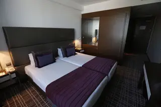 Segundo a associação ZERO, a sustentabilidade faz parte da identidade do Neya Lisboa Hotel e reflete-se
nos materiais utilizados na sua operação diária, contabilizando e reduzindo sucessivamente a sua pegada ecológica