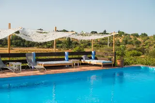 Para a associação ZERO, este é um projeto-piloto de sustentabilidade. A Quinta da Fornalha, em Castro Marim, desenvolve uma série de atividades ligadas ao meio envolvente, utilizando os recursos disponíveis e respeitando os ecossistemas e
tradições culturais