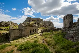 A aldeia histórica de Monsanto distingue-se pelos seus montes-ilha, um dos geomonumentos integrados no Geopark Naturtejo