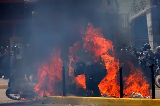 Venezuela: Oposição fala em "fracasso", Governo fala em "adesão em massa, imagens falam em violência