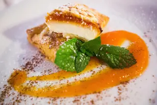 Folhadinho de requeijão com doce de abóbora