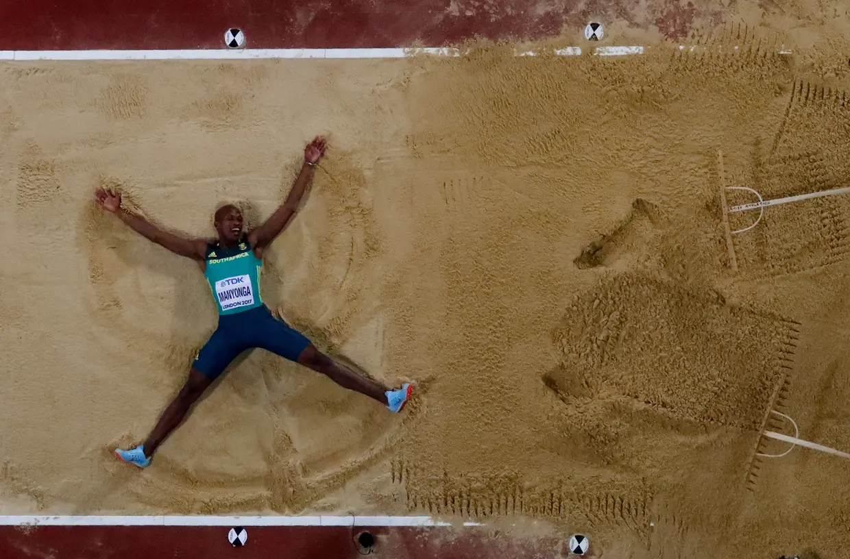 A medalha de ouro no salto em comprimento foi para o sul-africano Luvo Manyonga