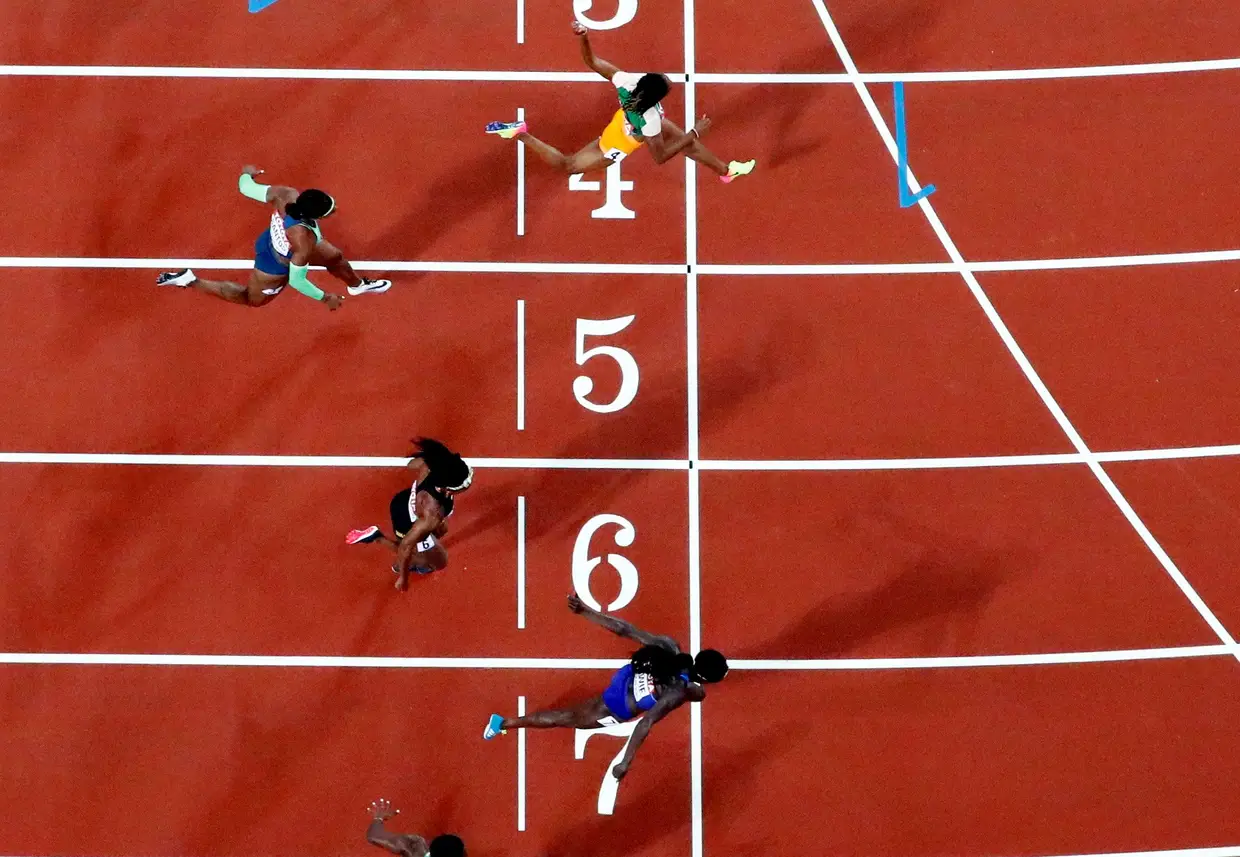 O photo-finish deu o ouro à americana Tori Bowie (pista 7) na prova dos 100 metros, à frente de Marie-Josée Ta Lou, da Costa do Marfim