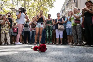 "Estão a matar pessoas lá fora". O relato de um português com vista para o local da tragédia em Barcelona