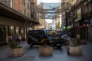 Madrid blinda-se com canteiros e pinos nas ruas centrais