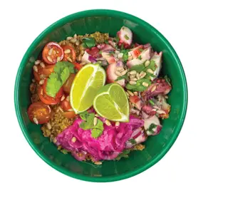Poké Polvo do Poké Bowls, com polvo, cebola, tomate-cereja, coentros, molho verde e sésamo, €8,40