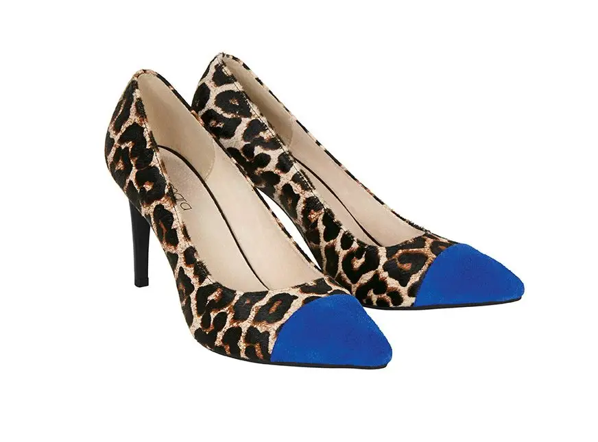 Sapatos de salto alto (disponível em quatro cores), €24,99