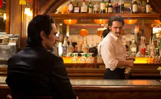 O ator James Franco interpreta os gémeos Vincent e Frankie Martino, donos de um bar