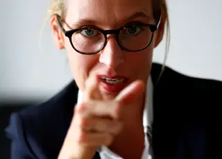Alice Weidel, casada com uma mulher do Sri Lanka, é uma das cabeças de lista do partido conservador anti-imigração