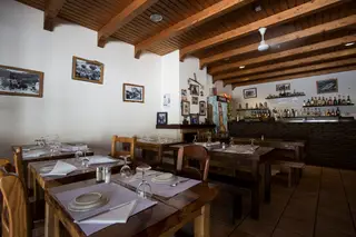 A cozinha no A Tasca do Petrol é autenticamente serrana, feita em tachos de barro, no forno
a lenha