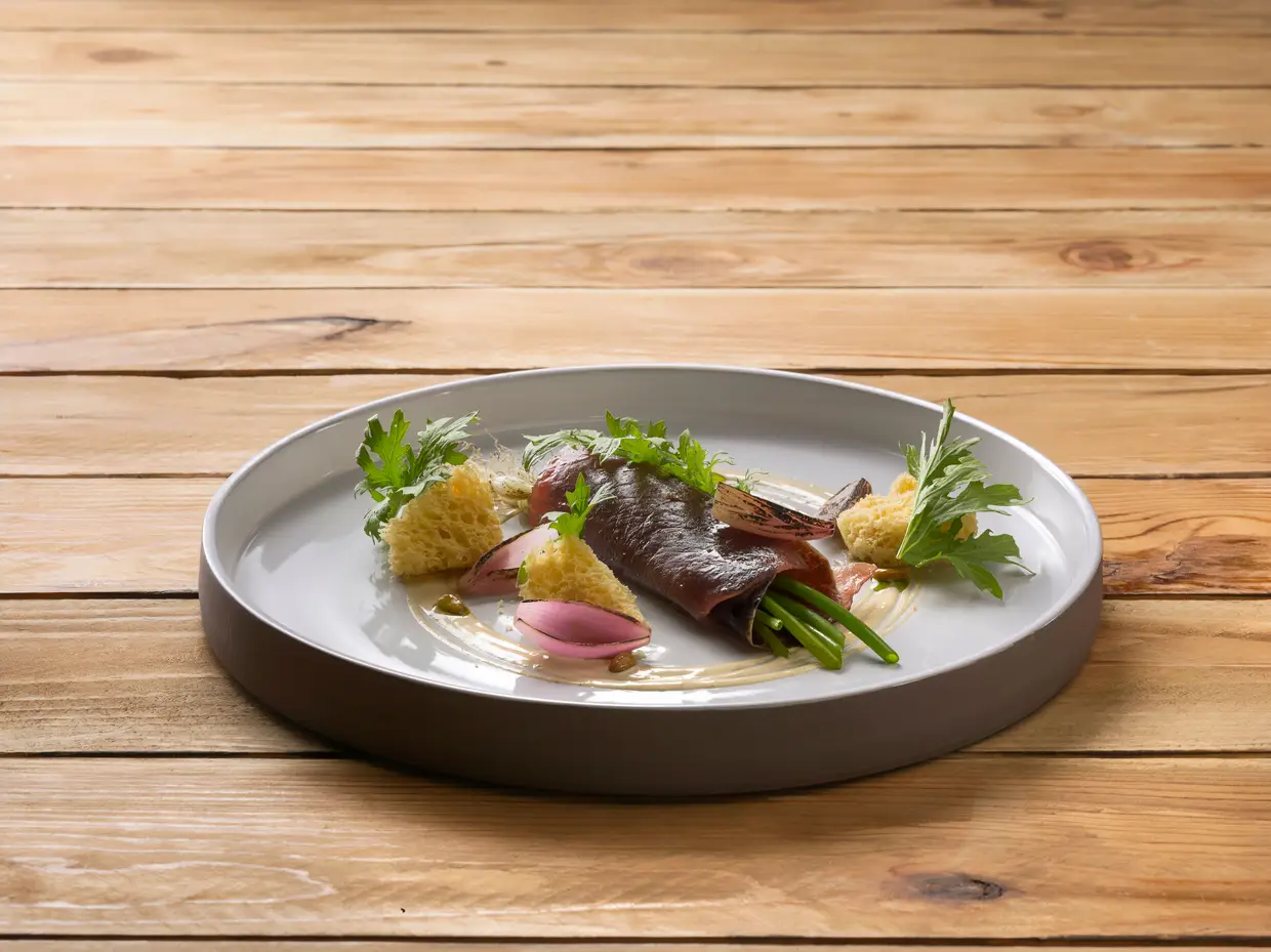 Este atum dos Açores faz pendant com a cecina num prato terra-e-mar