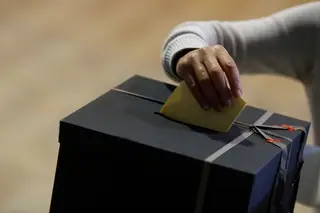 Fernando Medina e Rui Moreira com maioria absoluta