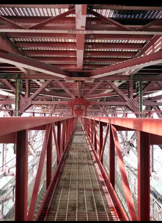 Um dos ângulos da Ponte 25 de Abril integrados na exposição Shadow Soundings
