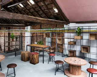 No Tap Room existem 12 cervejas artesanais para provar