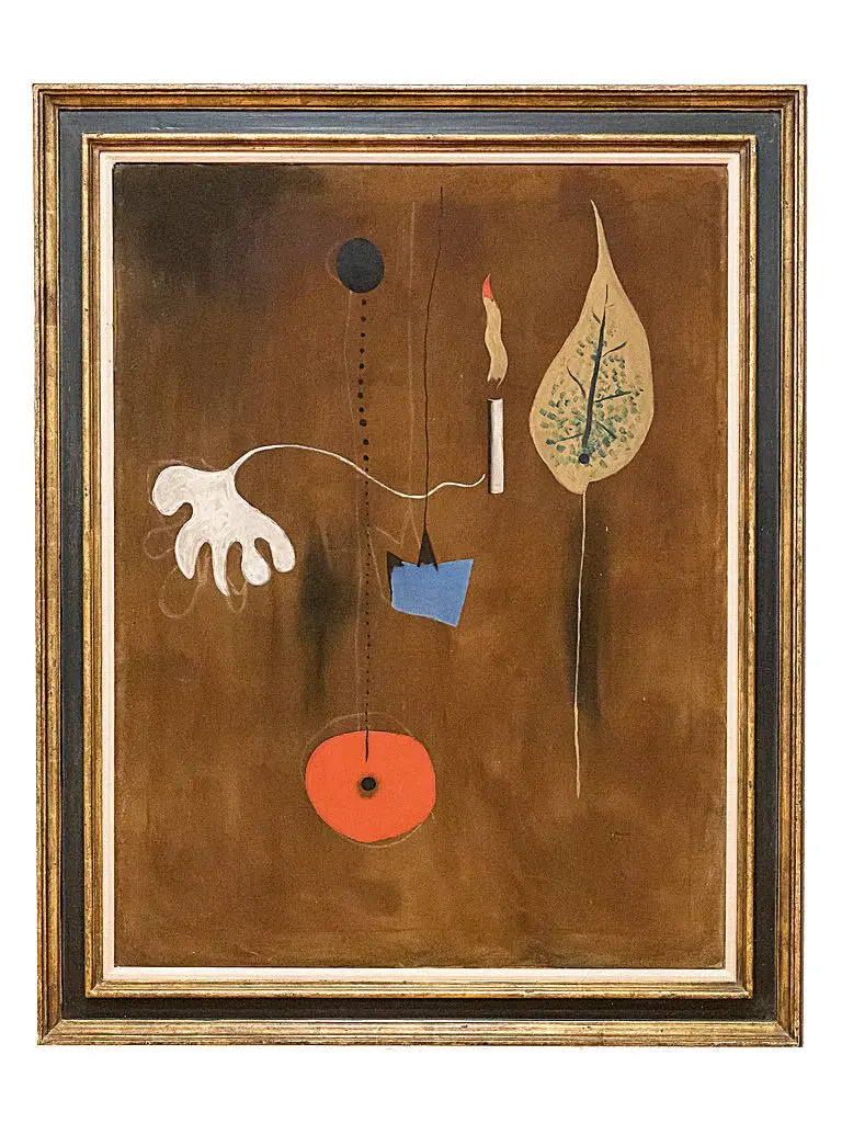 Figure à la Bougie, Joan Miró - Datada de 1925, a tela Figure à la Bougie, faz parte de uma série em que, entre 1924 e 1925, o artista catalão Joan Miró retratou as paredes do seu ateliê de trabalho, na rue Blomet, Paris.
É uma das duas obras do artista na coleção. Em 2006, foi avaliada pela Christie’s em cinco milhões de euros.
