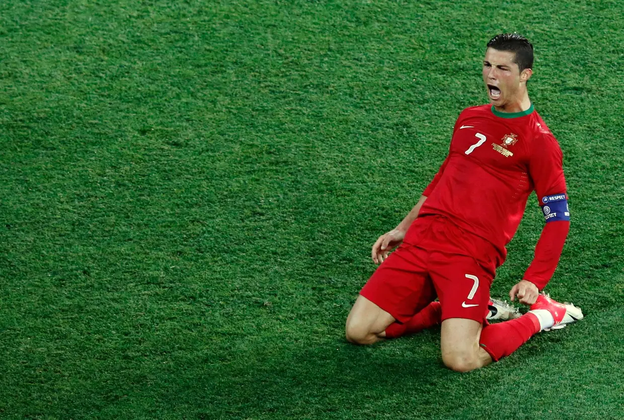 A celebrar o segundo golo contra a Holanda, num jogo do grupo B do Euro 2012