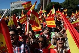 Milhares concentram-se em Madrid contra independência da Catalunha