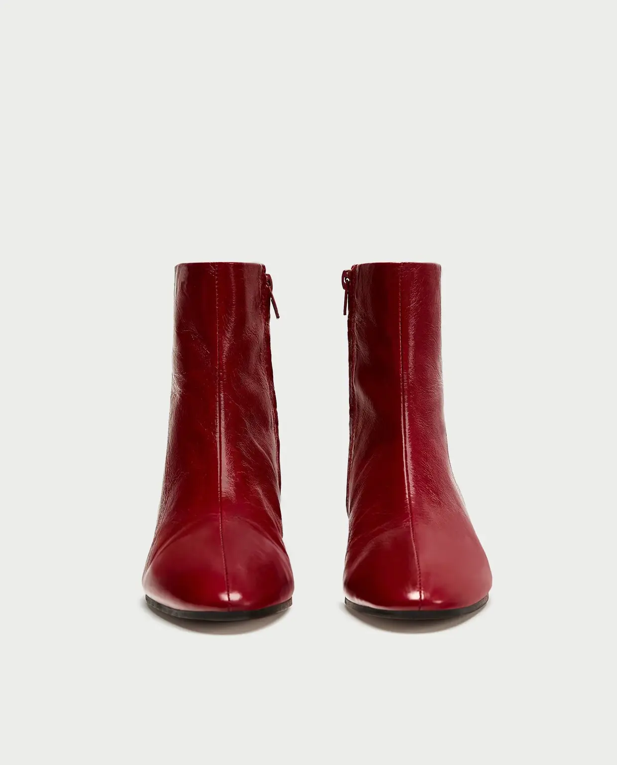 Botim de tacão largo pele, Zara, €59,95