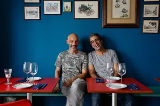 “Nasci em Tantura, uma vila piscatória que fica a uma hora de Telaviv”, conta Elad Bodenstein, proprietário do restaurante com o mesmo nome, aberto em meados de julho no Bairro Alto, em Lisboa, juntamente com o conterrâneo Itamar Eliyahuo
