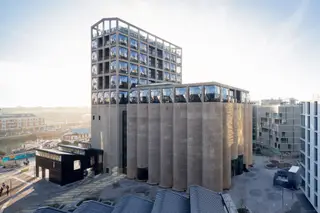 O exterior do Zeitz MOCAA reinventa silos industriais históricos da Cidade do Cabo