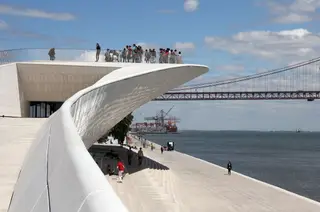 Terraço do MAAT: 12,65 Metros (cota máxima) Vê-se toda a zona ribeirinha entre Alcântara e Belém, além do bairro da Ajuda