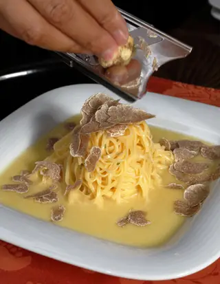 Massa fresca tajarin com sálvia e molho de manteiga