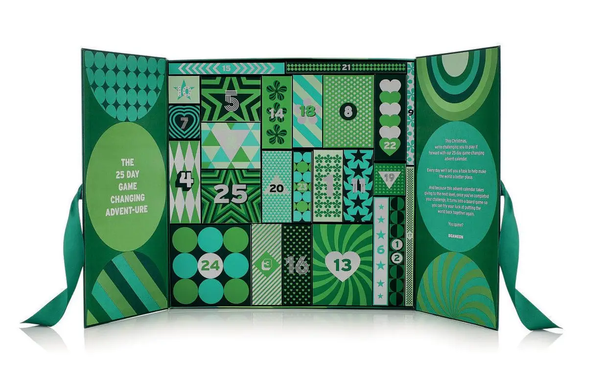 O calendário Standard da The Body Shop tem 25 produtos dentro de uma caixinha individual. Cada caixa tem também uma frase que incentiva a fazer uma boa ação ou algo que nos faça sentir bem. Exemplo? Ligar a uma amiga com quem já não se fala há algum tempo. €80