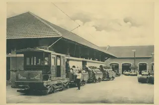 Um comboio ligava a Real Vinícola ao Porto de Leixões e fazia o transporte de vinho. O edifício industrial de Matosinhos fechou em 1930 e, depois de anos dotado ao abandono, foi adquirido pela autarquia